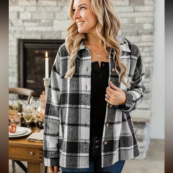 Sweaters - Plaid Black White Shaket